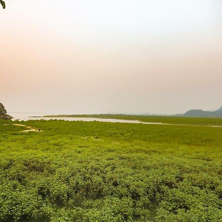 โอโย 36006 อีสเทิร์น รีทรีต Hotel Nunmati ภายนอก รูปภาพ